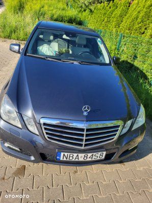 Mercedes-Benz Klasa E 220 CDI DPF BlueEFFICIENCY Automatik Avantgarde - 4