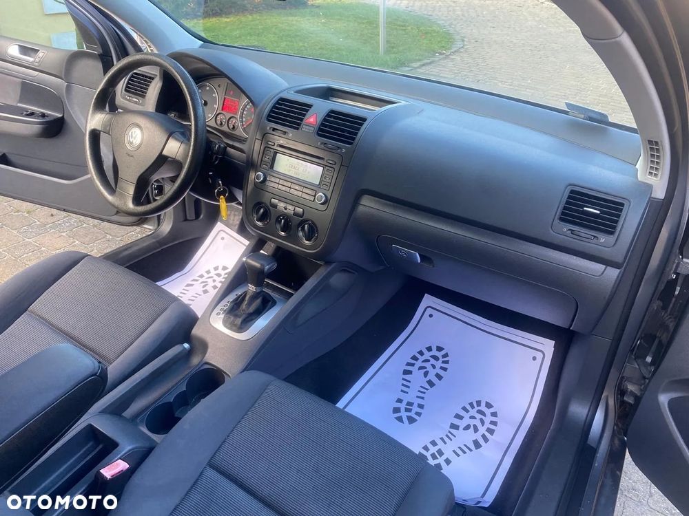 Volkswagen Golf 1.9 TDI Trendline DSG - 36