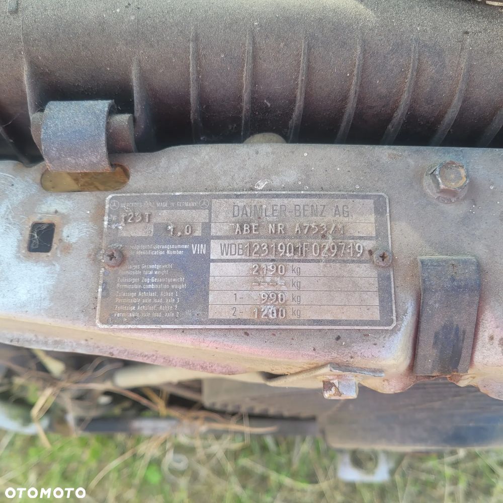 Mercedes-Benz W123 - 13