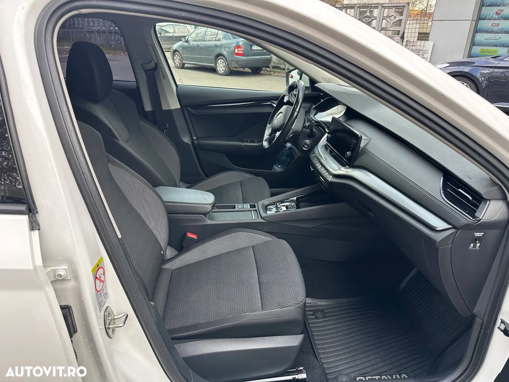 Skoda Octavia 2.0 TDI DSG Ambition - 8