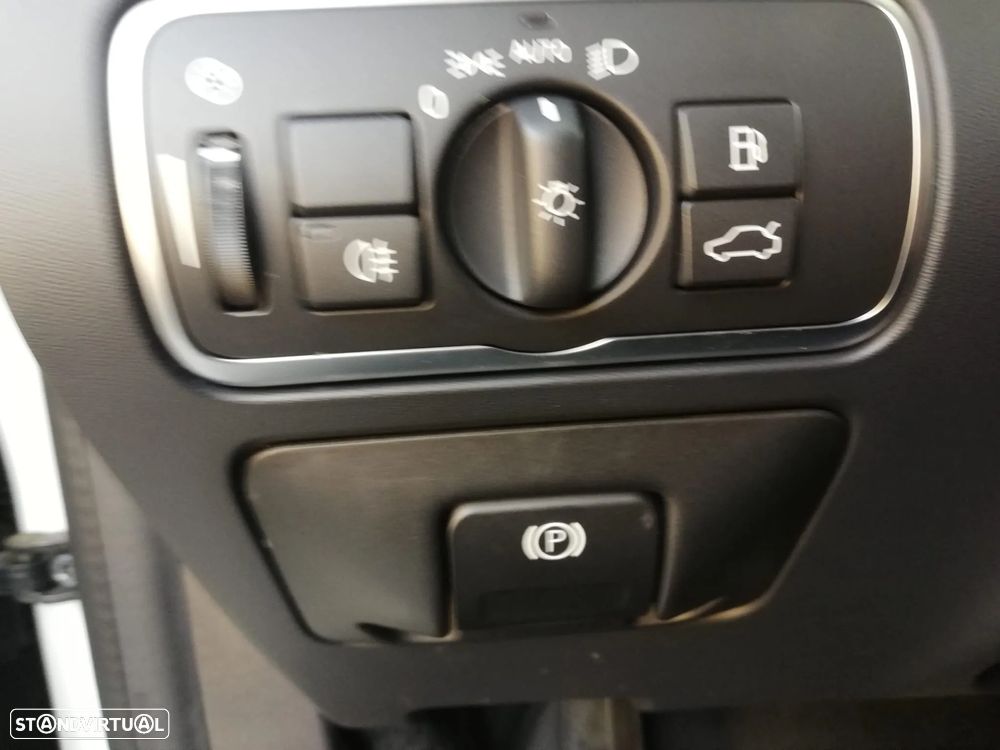 Volvo V60 2.4 D6 R-Design Sum.AWD Phev - 28