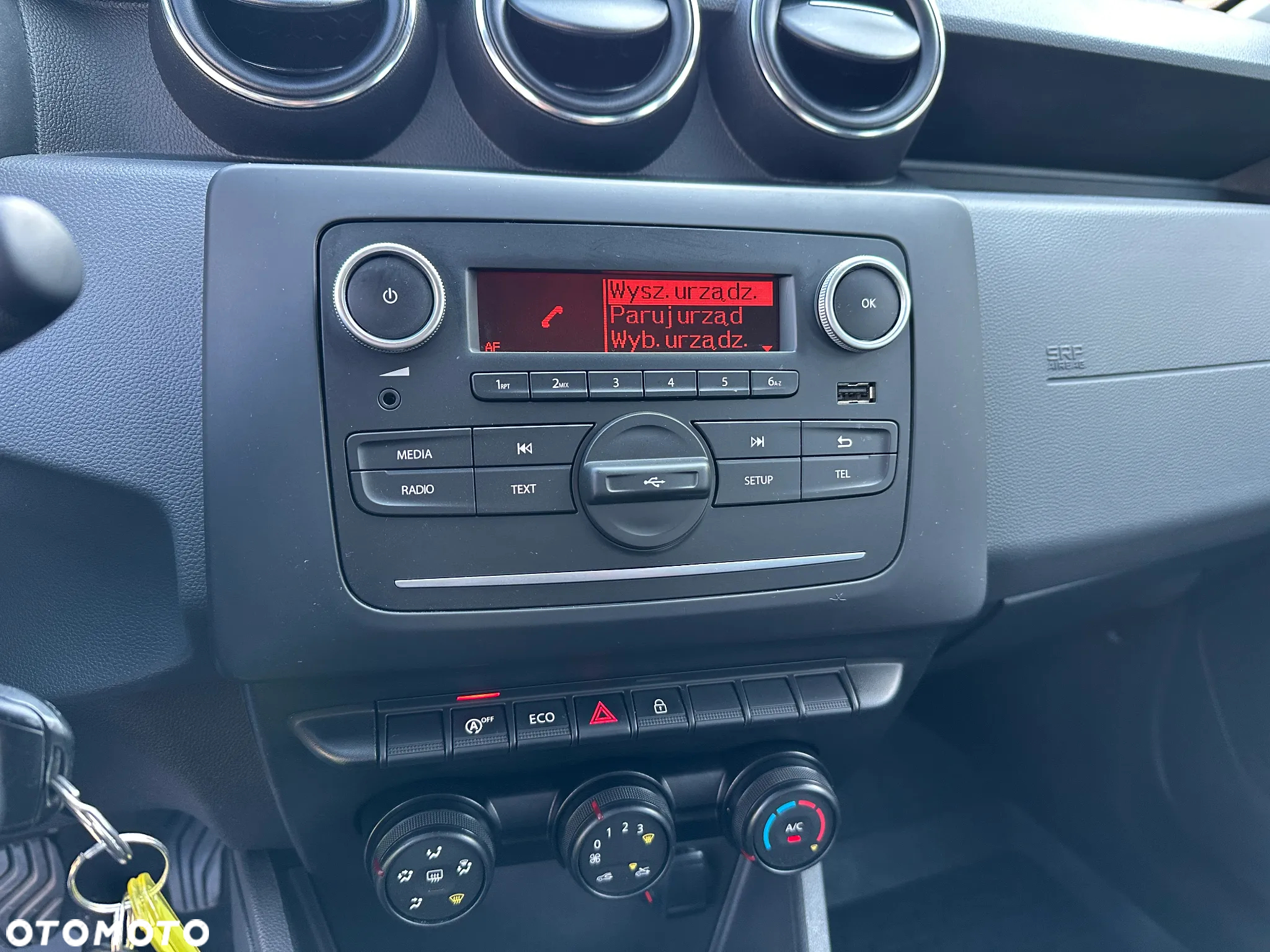 Dacia Duster 1.6 SCe Laureate S&S - 28