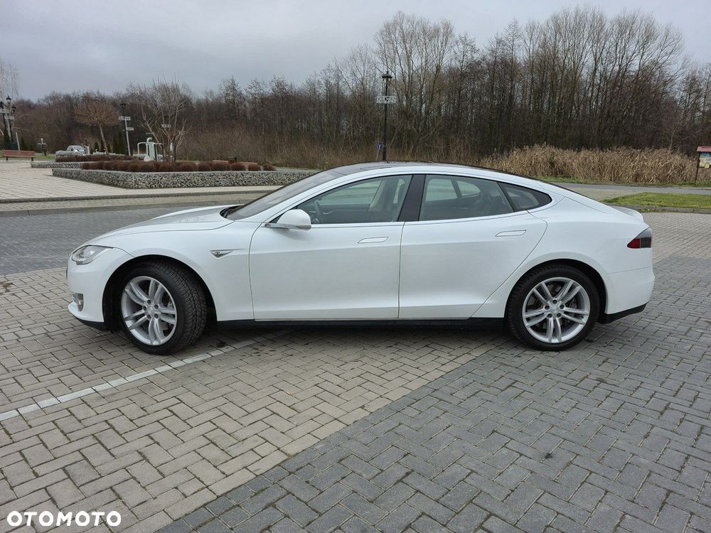 Tesla Model S - 2