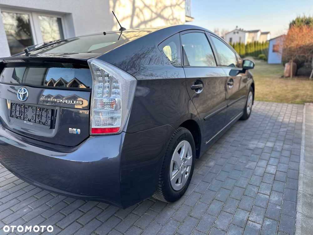 Toyota Prius (Hybrid) Life - 4