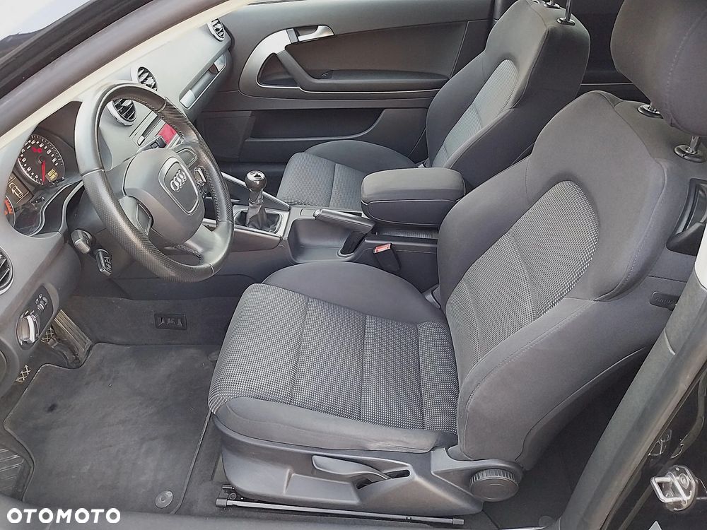 Audi A3 3-drzwiowe 1.6 Attraction - 5