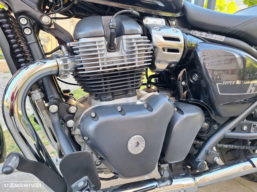 Royal Enfield Super Meteor 650 - 19