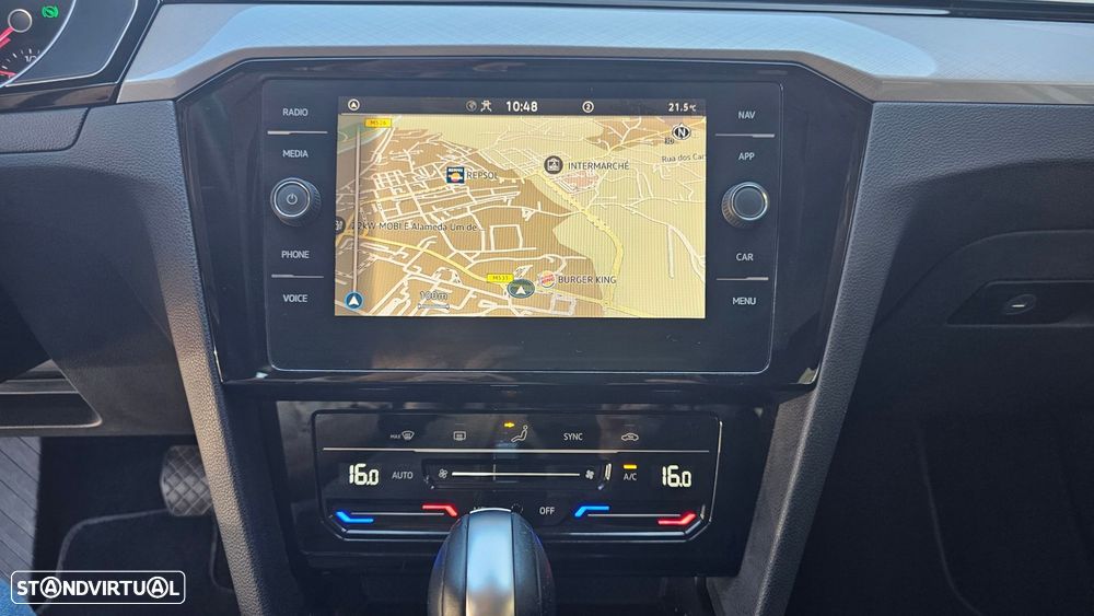 VW Passat Variant 2.0 TDi Business DSG - 23