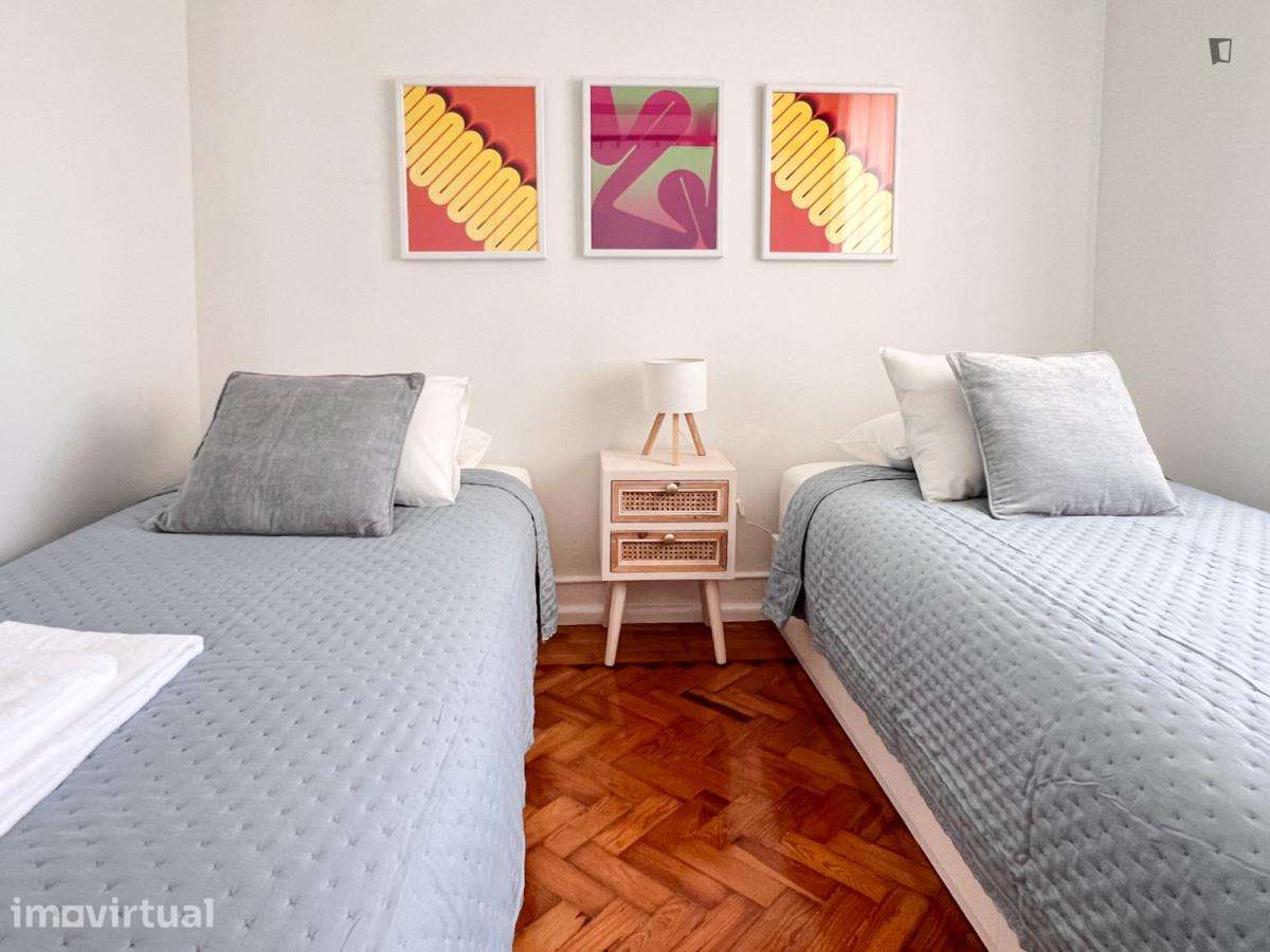 Quarto - localizado em Roma-Areeiro Lisbon - Grande imagem: 4/14