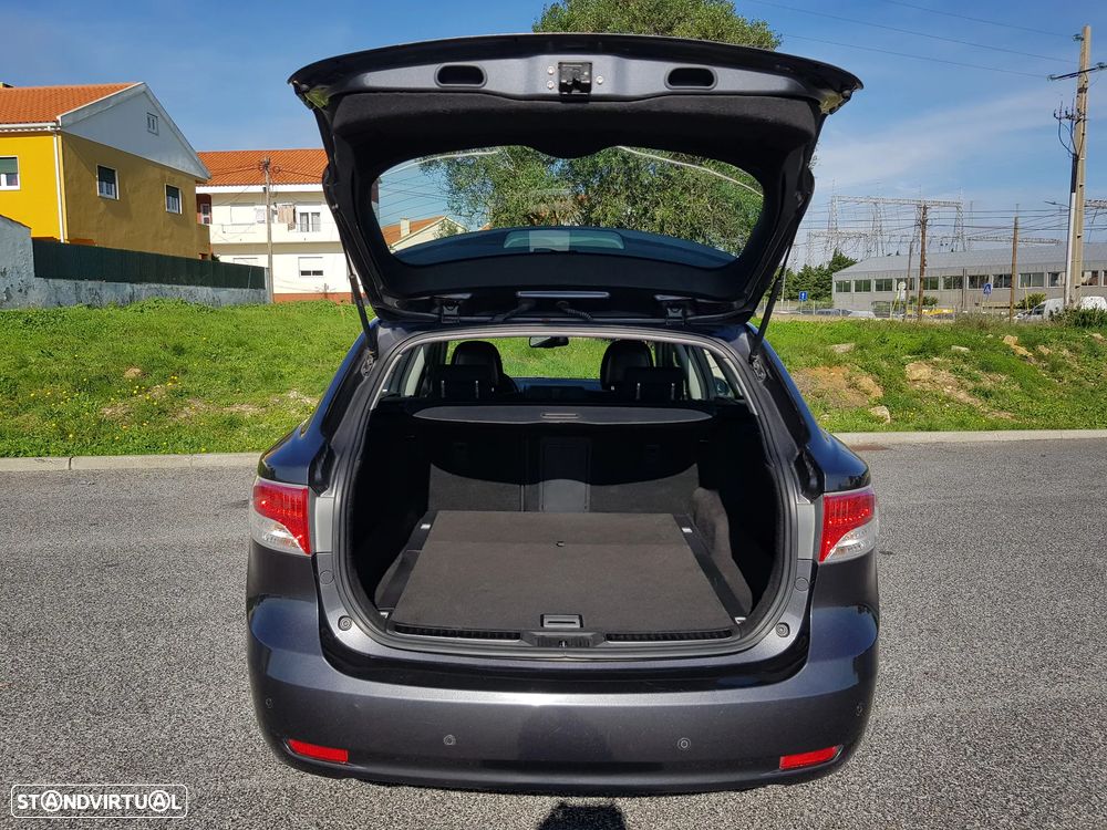 Toyota Avensis SW 2.0 D-4D Exclusive - 50