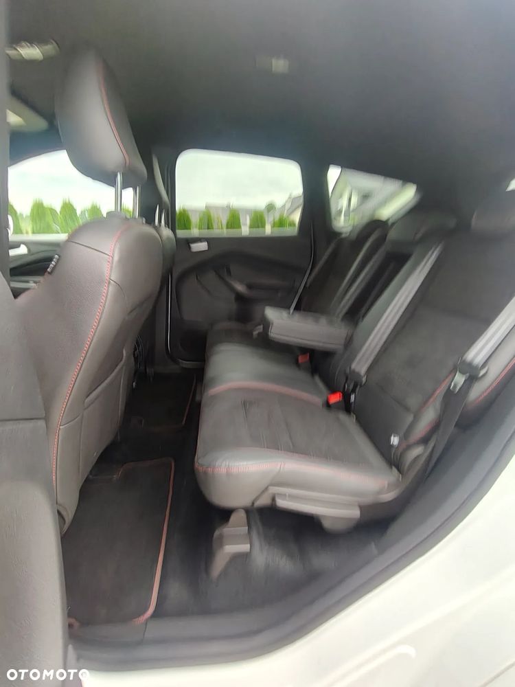 Ford Kuga 1.5 EcoBoost 2x4 ST-Line - 14