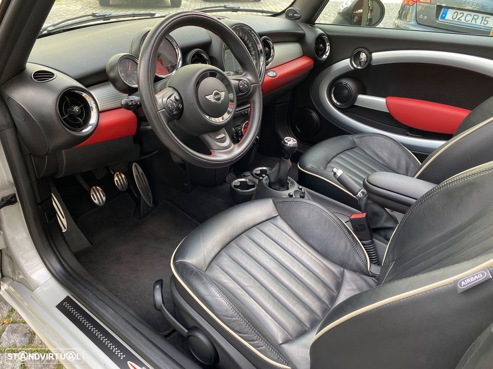 MINI Cabrio John Cooper Works - 21
