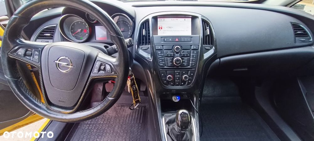 Opel Astra IV GTC 1.6 T Sport - 10