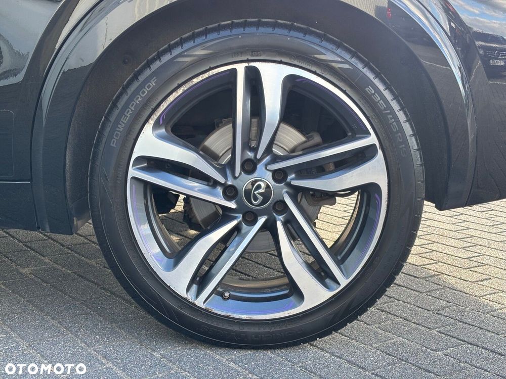 Infiniti Q30 - 26