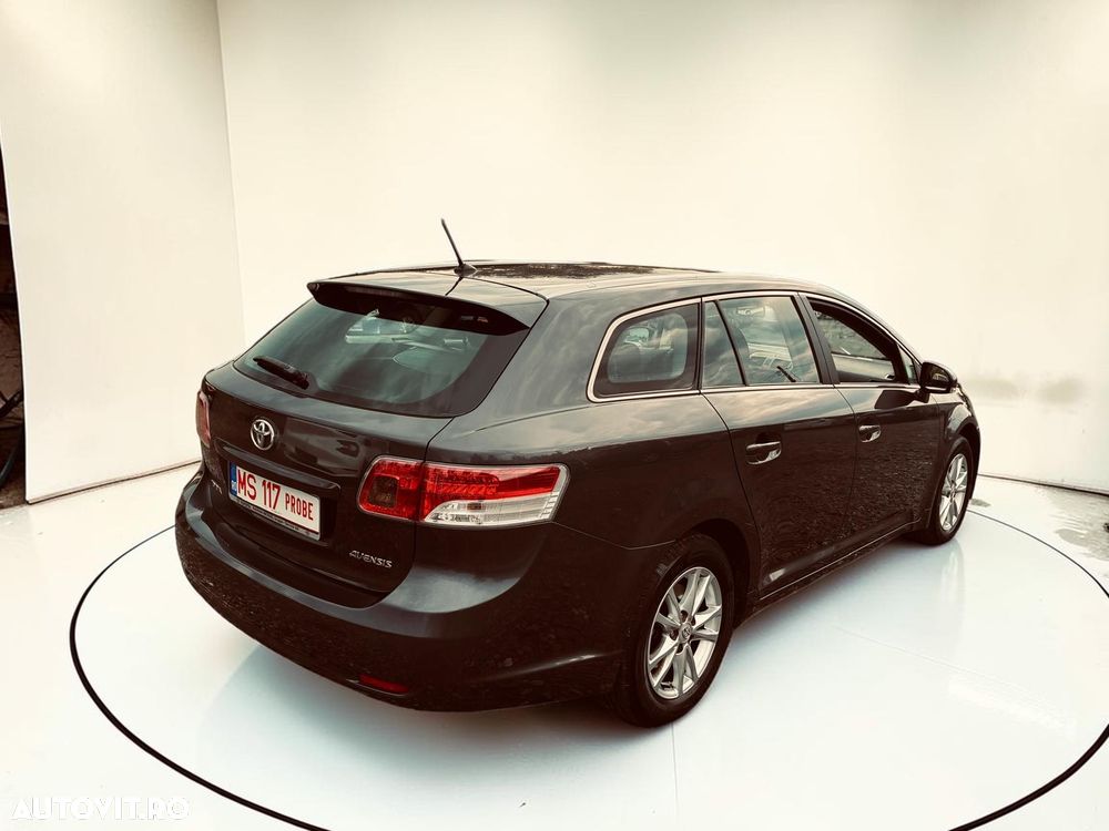 Toyota Avensis 1.6 Executiv - 2