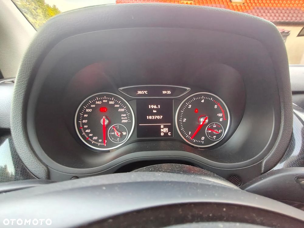 Mercedes-Benz Klasa B 200 d 7G-DCT SCORE - 24