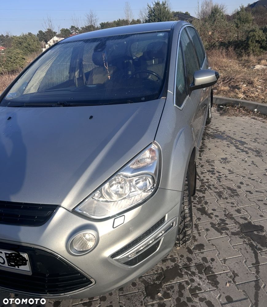 2010 Ford S-Max, photograph 2