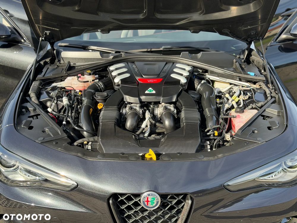 Alfa Romeo Giulia 2.9 V6 Bi-Turbo AT8 Quadrifoglio - 34