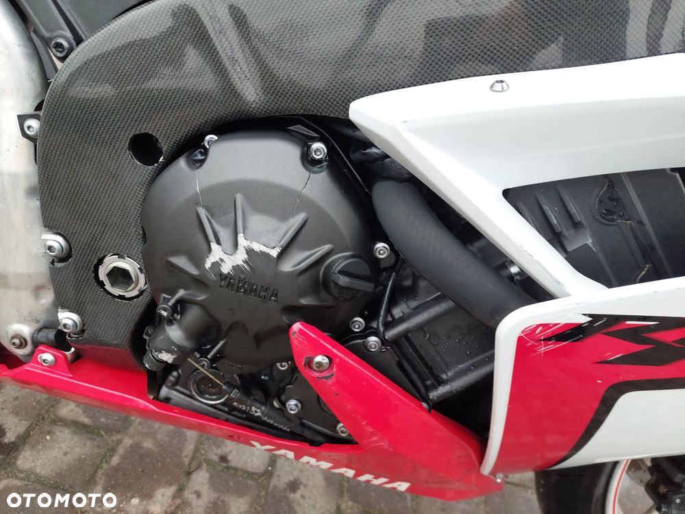Yamaha R1 - 11