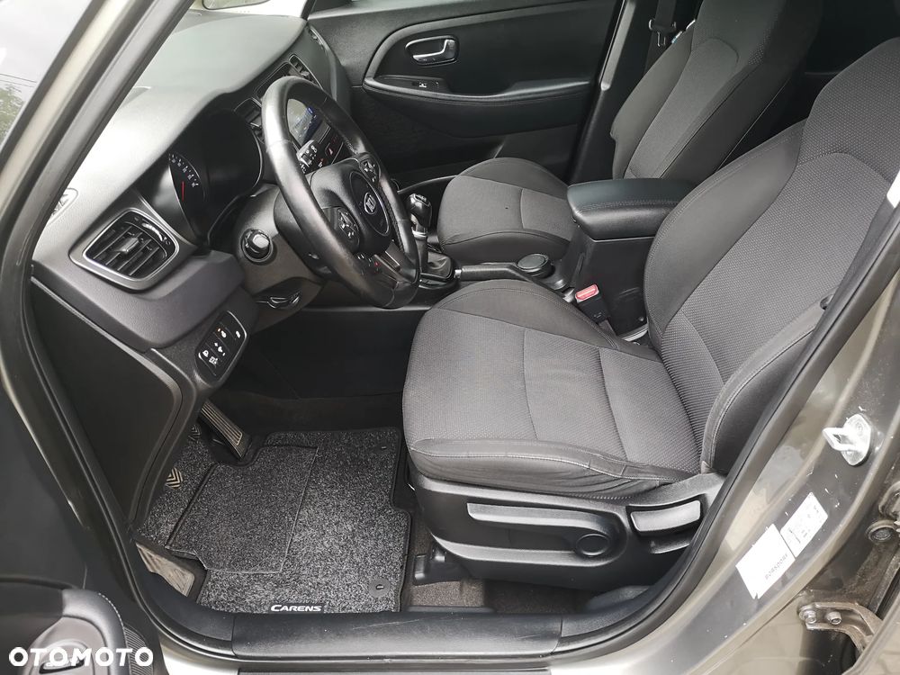 Kia Carens 1.6 GDI L - 24