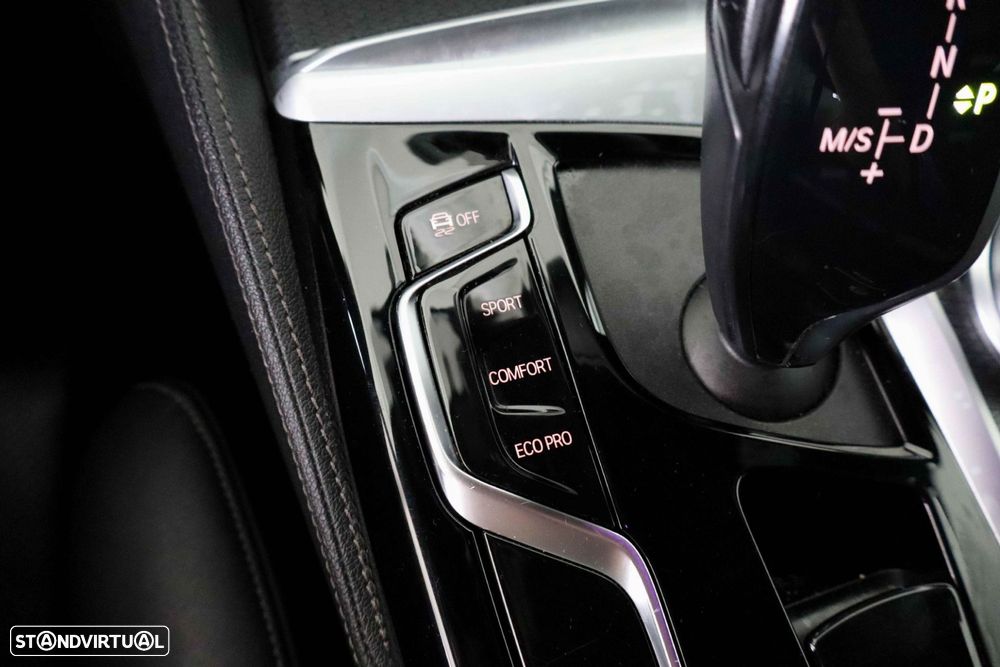 BMW 520 d Pack Desportivo M Auto - 41