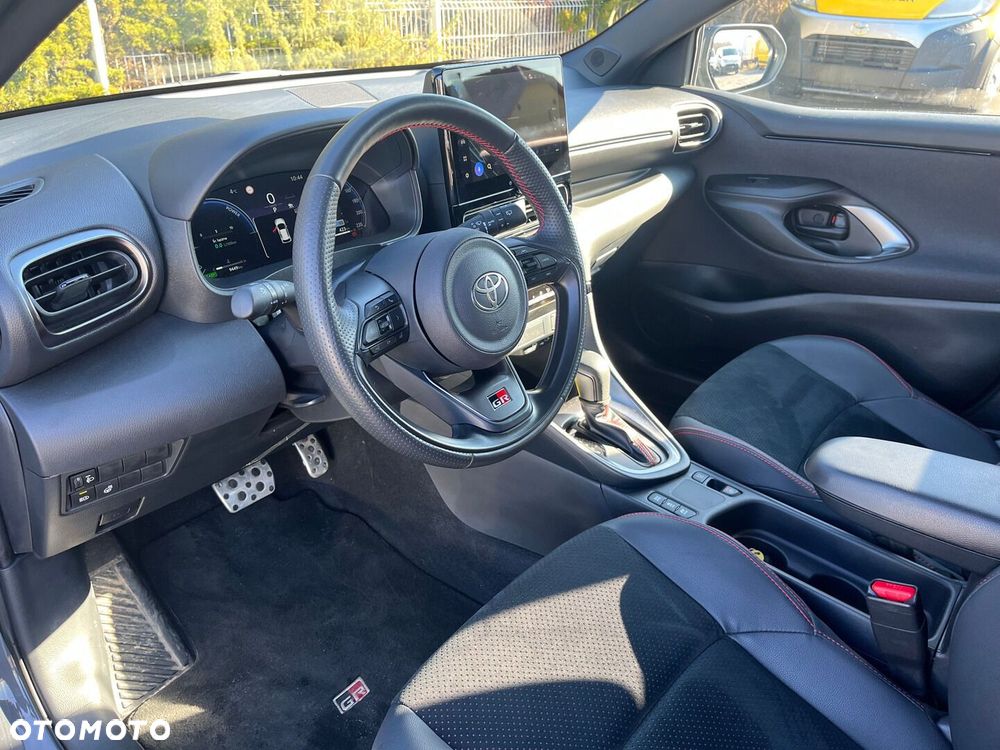 Toyota Yaris Hybrid 1.5 GR Sport - 4