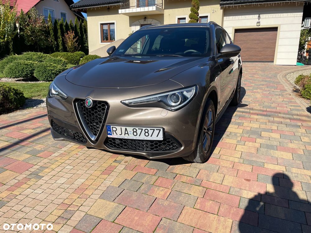 Alfa Romeo Stelvio 2017 photo 2