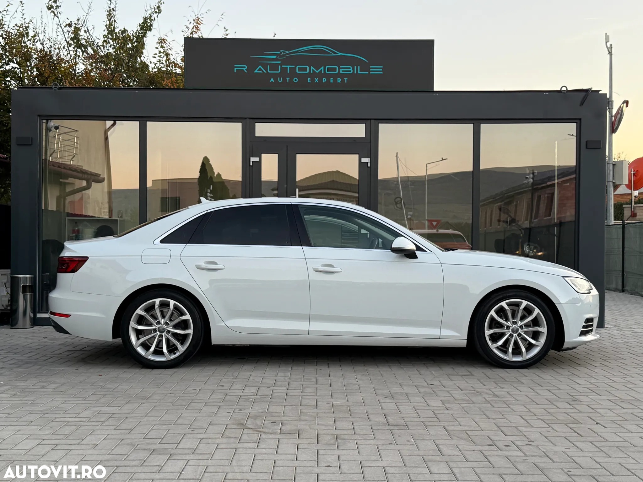 Audi A4 2.0 TDI ultra S tronic Sport - 2