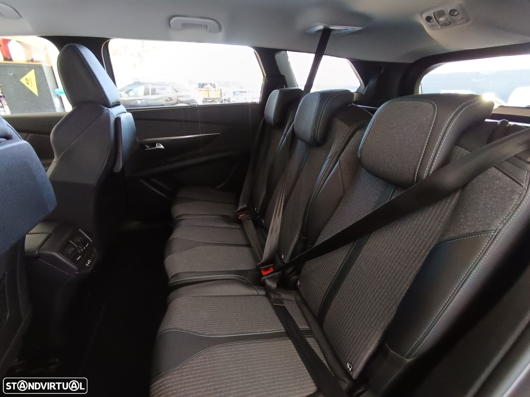 Peugeot 5008 1.5 BlueHDi Allure Pack EAT8 - 36