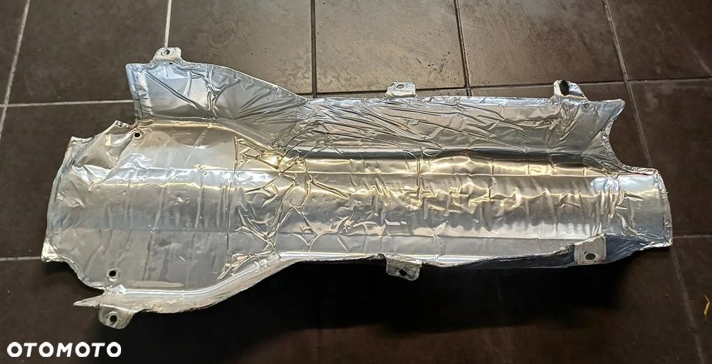 CHEVROLET CORVETTE C7 17r OSŁONA TERMICZNA PODWOZIA RURY WYDECHOWEJ - 1
