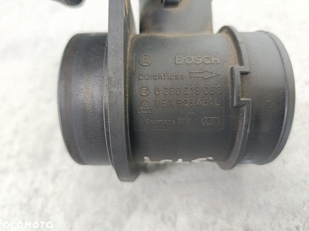 PRZEPŁYWOMIERZ POWIETRZA AUDI A4 B6 06A906461L 0280218063  BOSCH 1.8 T 20V - 6