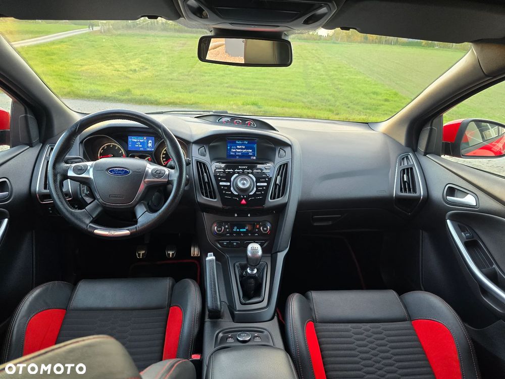 Ford Focus 2.0 EcoBoost ST - 26