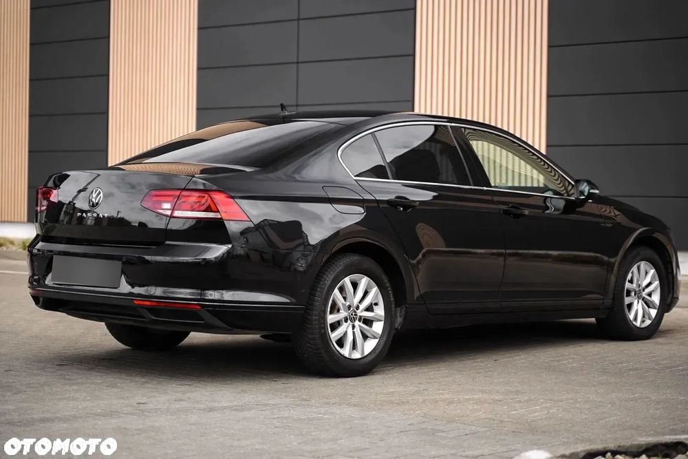 Volkswagen Passat - 12