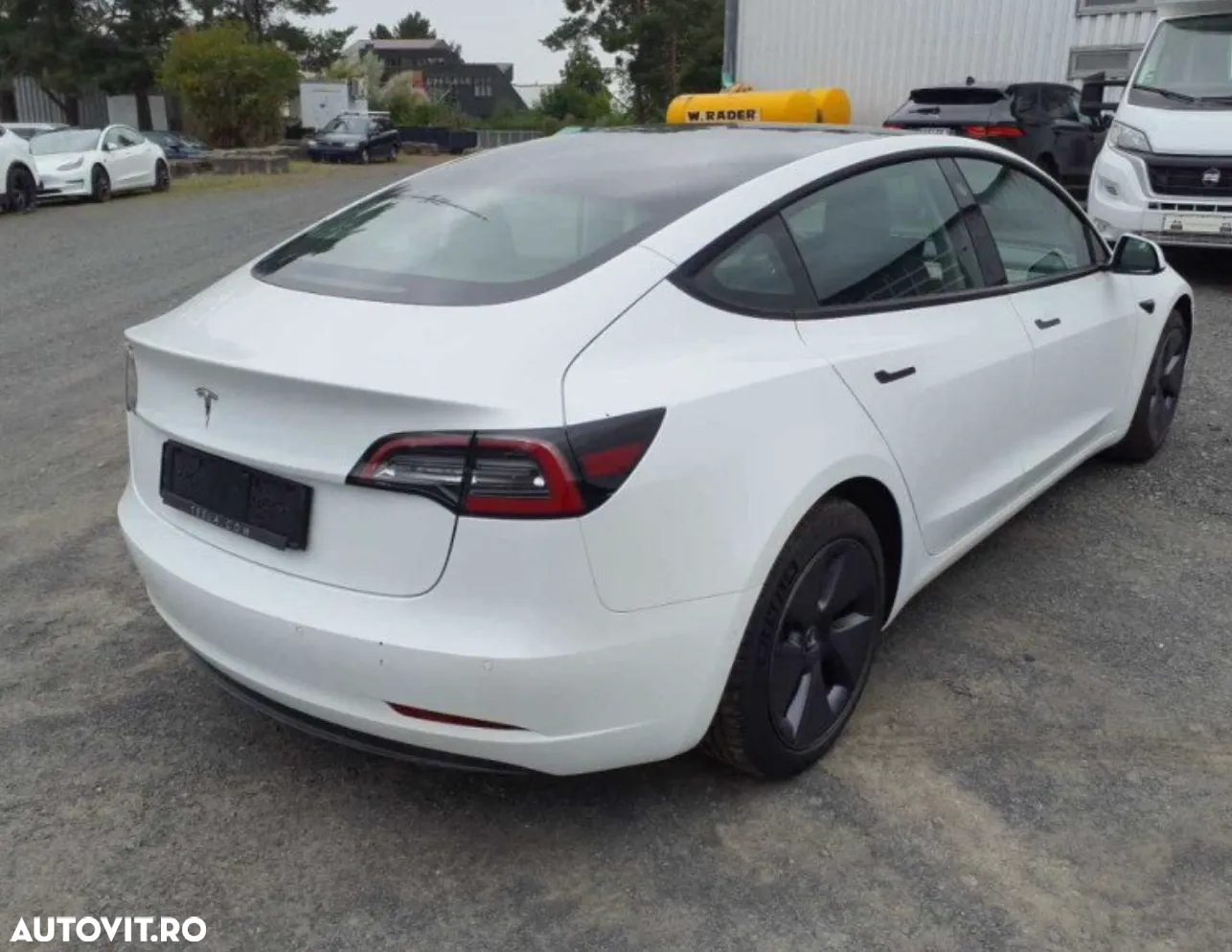Tesla Model 3 Standard Reichweite Plus Hinterradantrieb - 3
