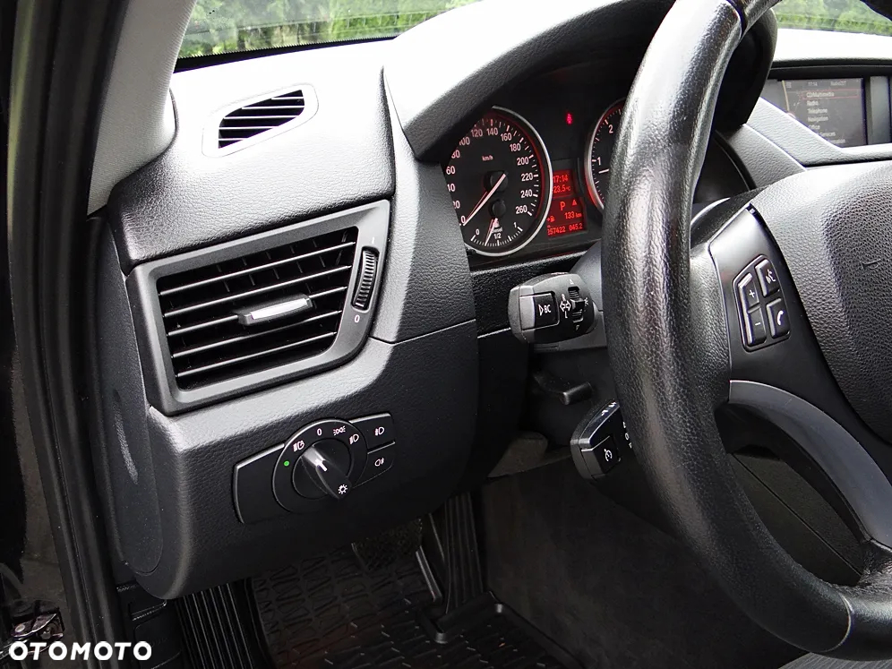 BMW X1 xDrive18d xLine - 28