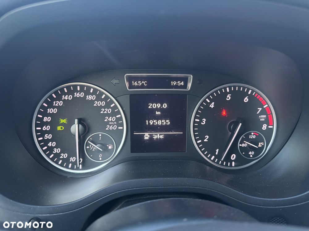 Mercedes-Benz Klasa B 180 (BlueEFFICIENCY) - 25