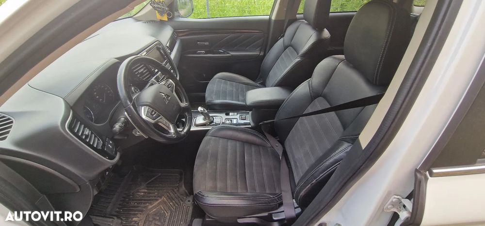 Mitsubishi Outlander PHEV 2.4 L 4X4 Instyle+ - 9