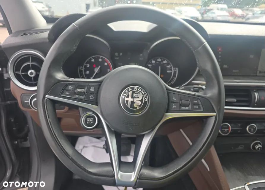 Alfa Romeo Stelvio 2.0 Turbo TI Q4 - 9