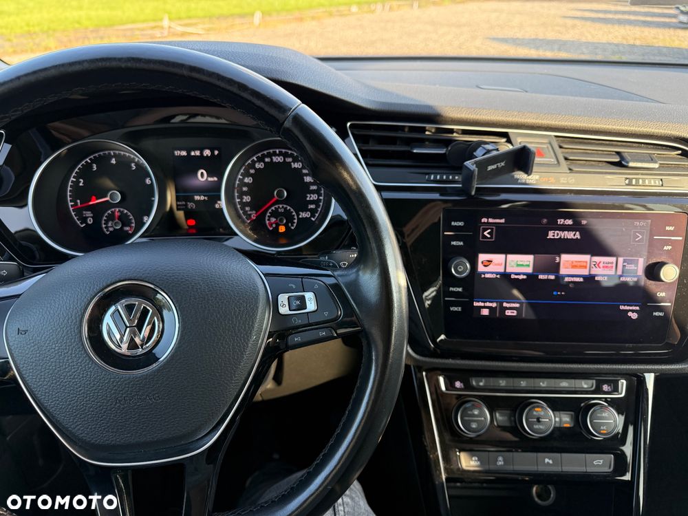 Volkswagen Touran - 28
