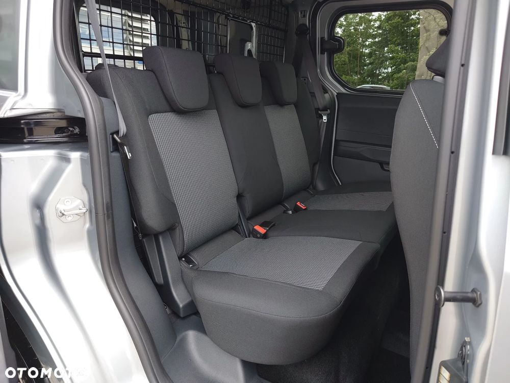 Ford Transit Courier - 22