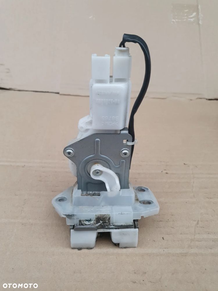 } SUZUKI SWIFT MK6 - ZAMEK KLAPY BAGAŻNIKA TYŁ