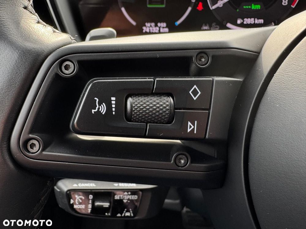 Porsche Cayenne - 26