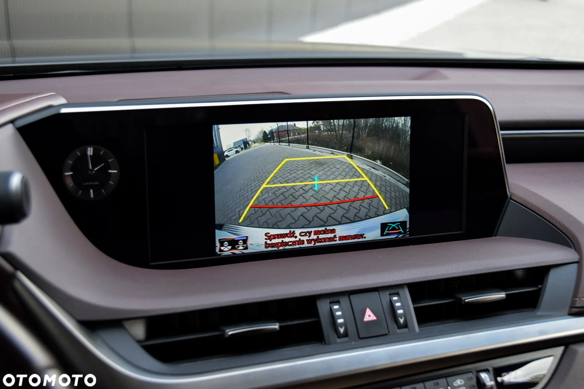 Lexus ES 300h Business Edition + - 12
