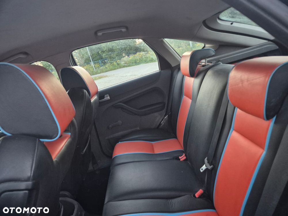 Ford Focus 1.8 TDCi Ambiente - 8