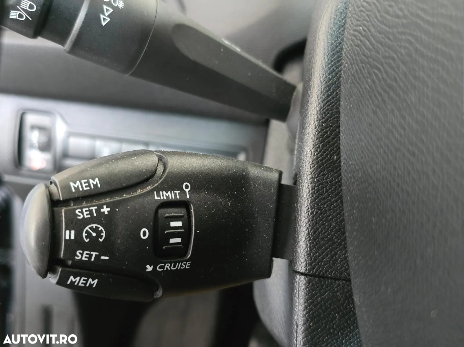 Peugeot 308 1.2 L PureTech Turbo Allure - 12