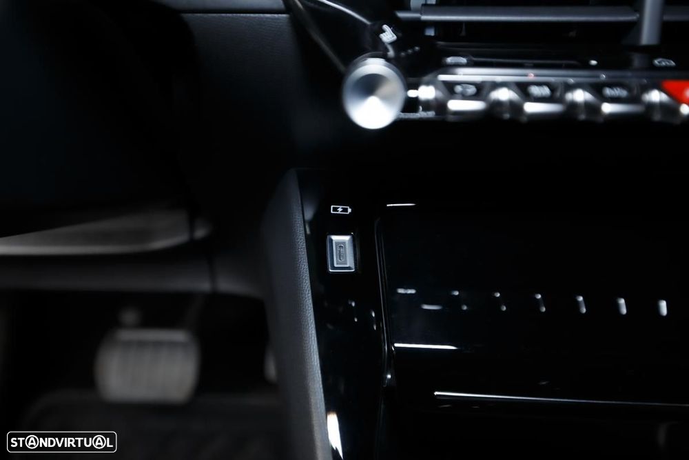 Peugeot 2008 1.2 PureTech Allure EAT8 - 22