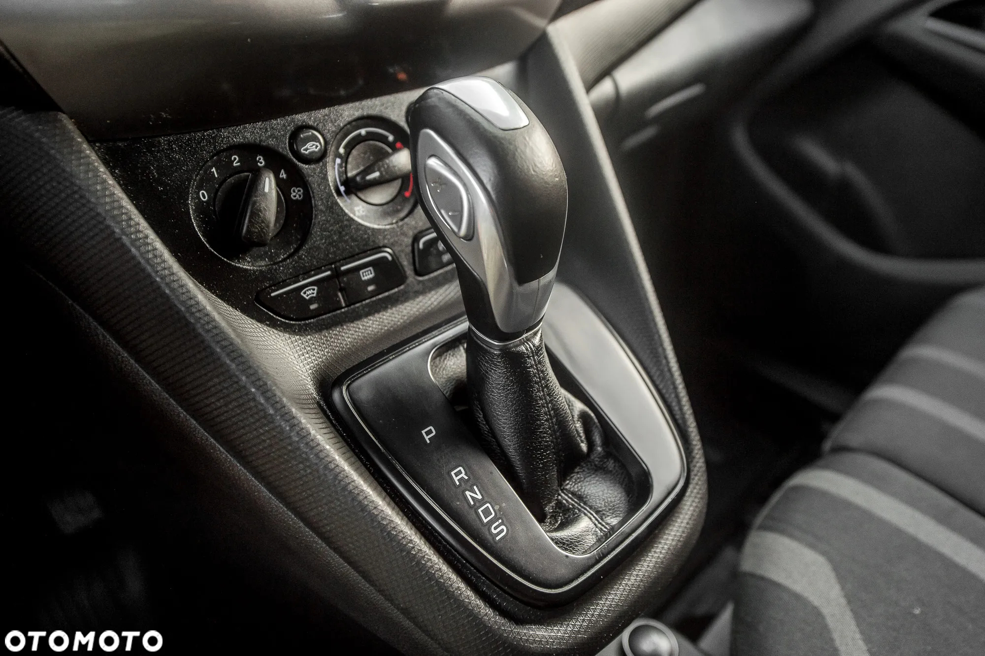 Ford Tourneo Connect 1.5 TDCi Start-Stop Titanium - 26