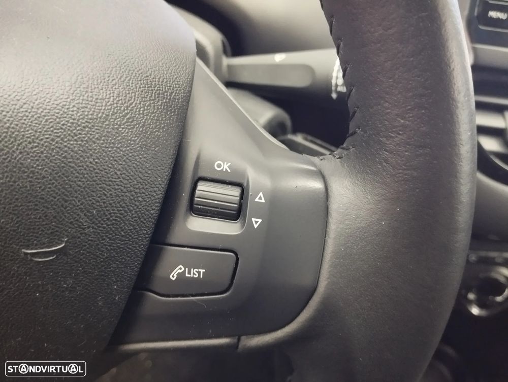 Peugeot 208 1.2 PureTech Signature - 21