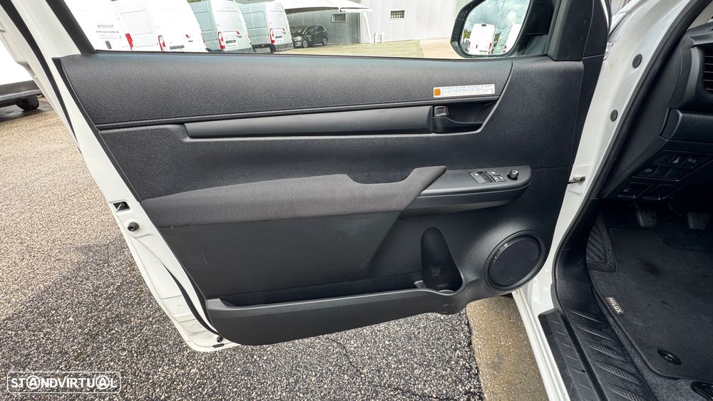 Toyota Hilux 2.4 D-4D 4X4 - 26