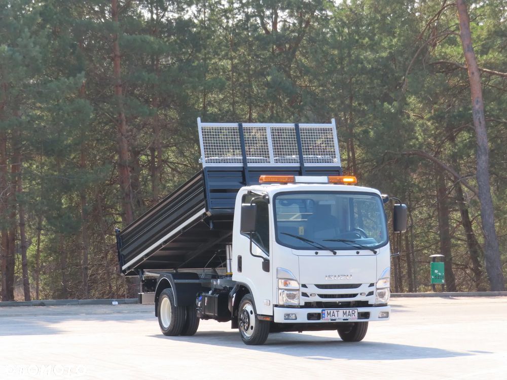 Isuzu M27 Final Edition 3.0 L 150 KM Wywrotka Kiper Wywrot x 3 Str. 3658 mm Długi WYSOKIE BURTY 600 MM Renomowanej Firmy RomCar HAK 3500 Kg 20 Tys Km Przeb. Rozstaw Osi 2750 mm WZMACNIANY GWARANCJA FABRYCZNA Stan Auta JAK NOWY GOTOWY DOSTĘPNY POLECAM - 2