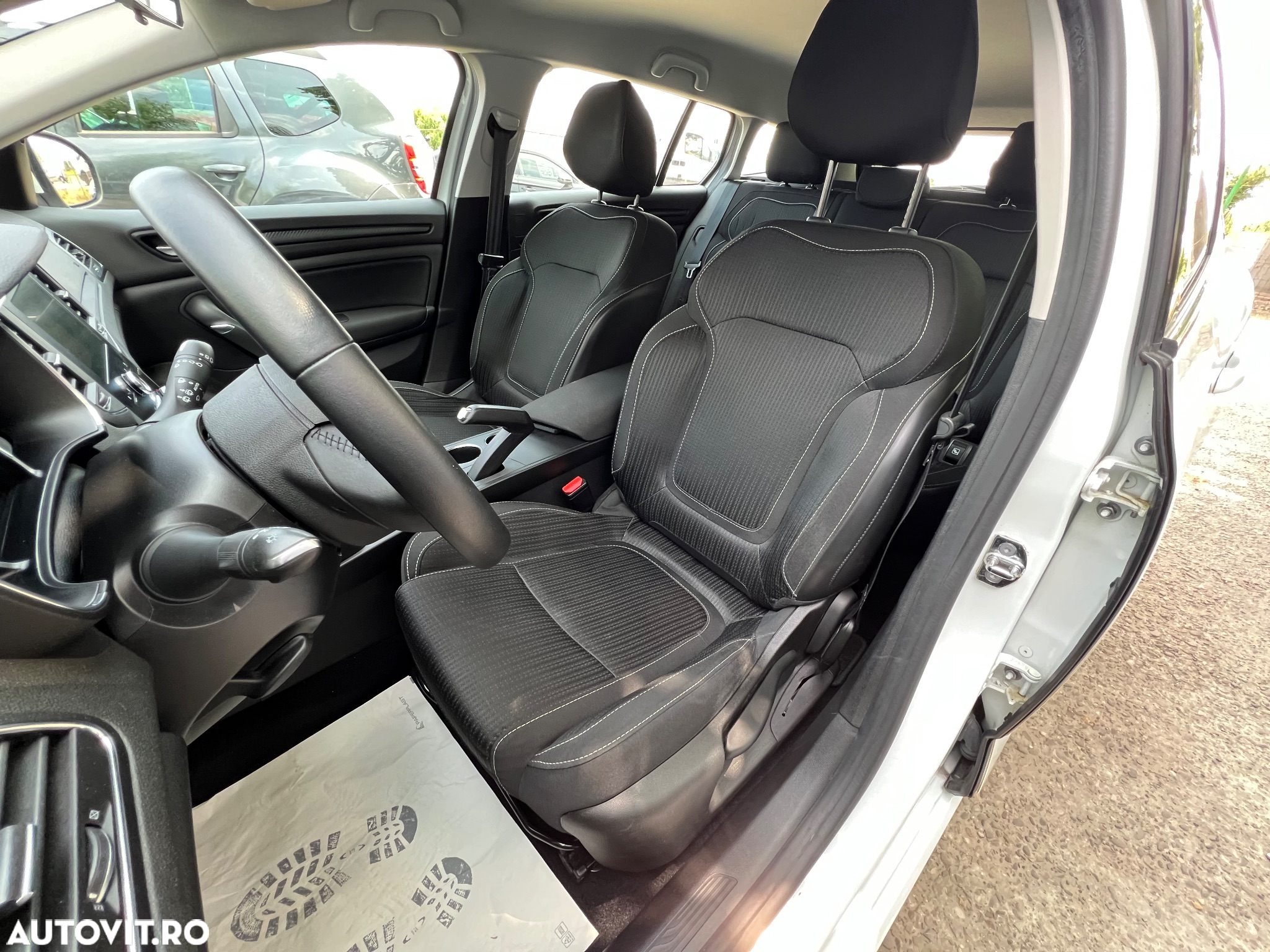 Renault Megane Grandtour TCe 115 GPF LIMITED - 8